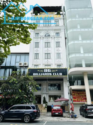 Bán Tòa Nhà Đẳng Cấp Nhất Nhì Phố Hoàng Cầu View Hồ, View Sân Bóng. DT 234M2 x 9T. MT 9,5M - 5