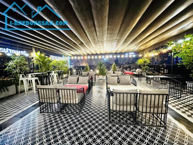 Bán Tòa Nhà Đẳng Cấp Nhất Nhì Phố Hoàng Cầu View Hồ, View Sân Bóng. DT 234M2 x 9T. MT 9,5M - 1