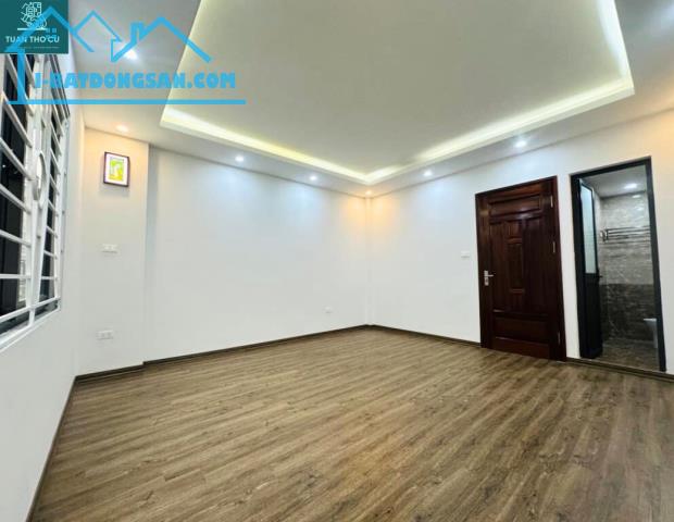 Bán nhà phố Hưng Phúc, OTo vào tận nhà, Mặt Phố Kinh Doanh, 4 Tầng, 70m2, 5.x tỷ