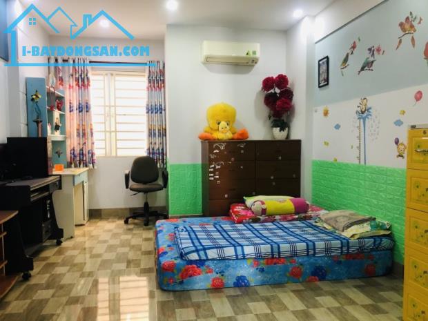 HẺM Ô TÔ 5M, DƯƠNG BÁ TRẠC , P2, Q8, 3 TẦNG ĐÚC, 72M2, 11.3 TỶ.