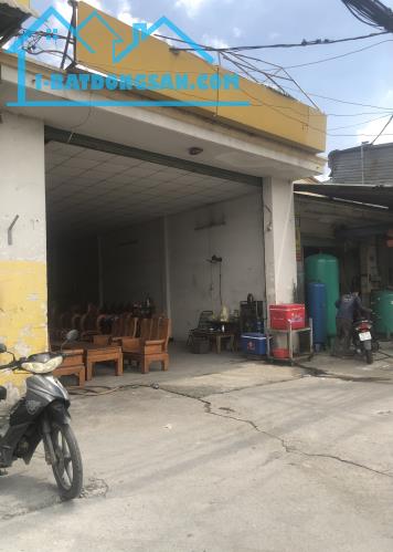 Cho thuê MB kho xưởng 1200m2 Ql1A, gần ngã tư Bà Điểm