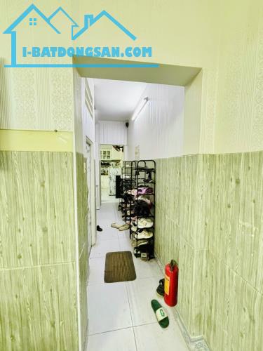HẺM XE TẢI CÁCH 1 CĂN - 56M2 - NỞ HẬU - CHDV DÒNG TIỀN 28 TRIỆU/ THÁNG - CHỈ NHỈNH 5 TỶ - 4