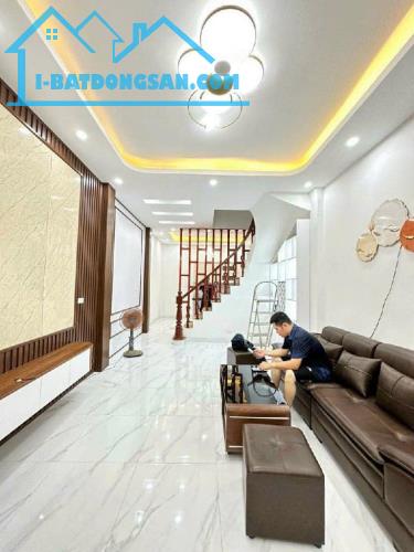 Bán nhà Nguyễn Hoàng Tôn gần 2 chú rồng 44m2 5 tầng mới đẹp 7 phòng chỉ 7,x tỷ 0948031338