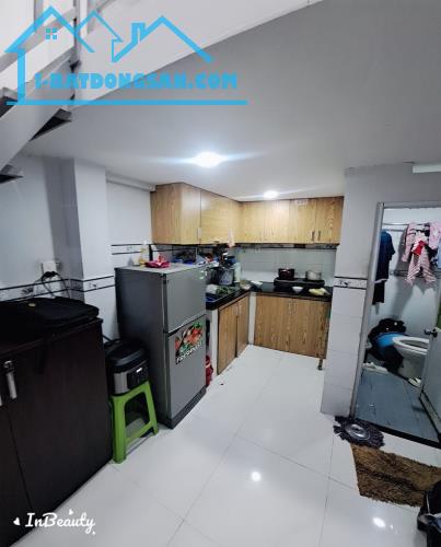 Nhà đường Lạc Long Quân, P10, Tân Bình, 20m2, 3 tầng đầy đủ công năng, nhỉnh 2 tỷ - 1