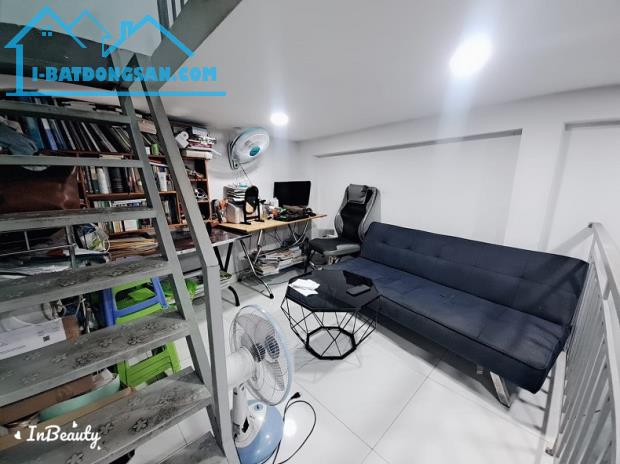 Nhà đường Lạc Long Quân, P10, Tân Bình, 20m2, 3 tầng đầy đủ công năng, nhỉnh 2 tỷ - 2