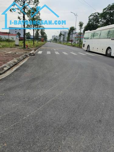 Bán Nhà KĐT Yên Trung thụy hòa Yên Phong 100m2 x 3 tầng full đồ đường 20m via hè giá 2,99t - 5