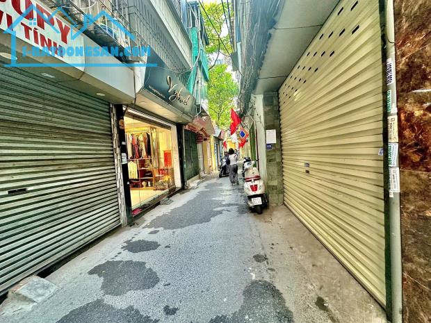 Bán nhà phố Ngọc Khánh, Ba Đình, ô tô vào nhà, tiện kinh doanh 4 tầng 69m2 giá 12.9 tỷ