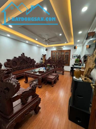 Bán nhà phân lô Huỳnh Thúc Kháng, ô tô 7 chỗ vào nhà, thoáng sáng 2 mặt. Giá 17 tỷ - 4