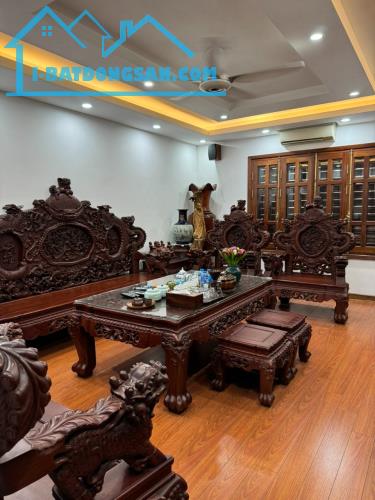 Bán nhà phân lô Huỳnh Thúc Kháng, ô tô 7 chỗ vào nhà, thoáng sáng 2 mặt. Giá 17 tỷ - 3
