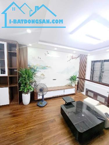 Kim Giang nhà đẹp, gần ô tô đỗ, 30m2, 6 tầng hơn 5 tỷ