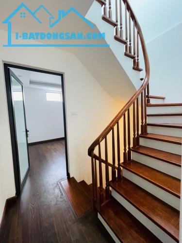Bán nhà Mỗ Lao, đầu phố Nguyễn Văn Lộc, ô tô đỗ cửa, DT 41m2. Giá 7,8 tỷ.