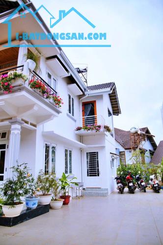 CHO THUÊ VILLA SÂN VƯỜN TT ĐÀ LẠT, ĐƯỜNG HẺM Ô TÔ HÙNG VƯƠNG, 6PN FULL NỘI THẤT 25TR