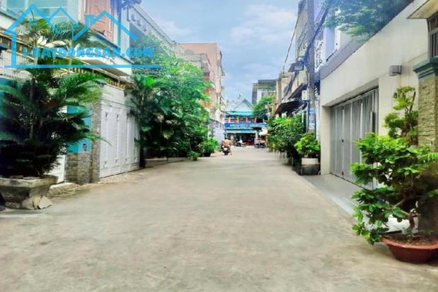 Bán nhà hẻm xe hơi, Dương Đức Hiền, Tân Phú, 120 m², 5m x 22m, 5PN - 1