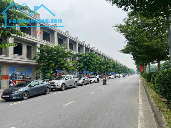 Bán ngay nhà 4 tầng trục chính sang Vin Cổ Loa chỉ 10km mặt đường Nguyễn Văn Cừ, Phù Khê, - 2