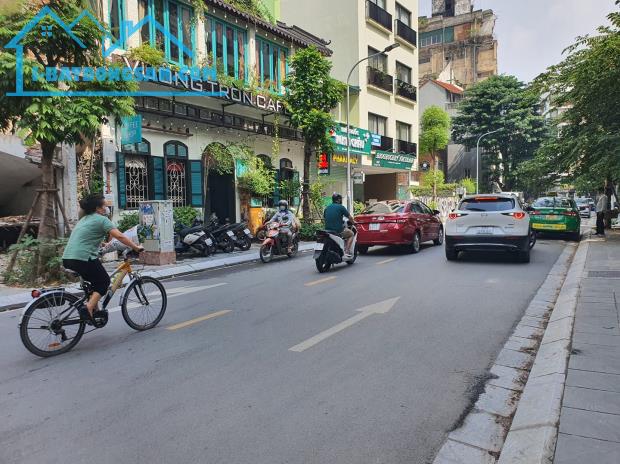 Bán nhà mặt phố Tô Ngoc Vân Tây Hồ 2 thoáng kinh doanh mặt tiền 8m.