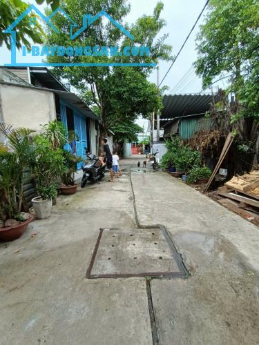 Cần bán lô đất 106m2 gần ngã 5 vĩnh lộc B giá chỉ 995 triệu gọi cho em gặp chủ ạ