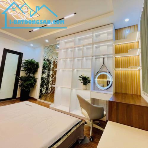 Siêu phẩm phân lô - Oto -KD Trần Quốc Hoàn DT 50 m2 x 6 tầng, mt 4.13 m  - Giá 18tỷ