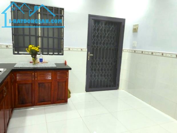 NHÀ TRẦN QUANG KHẢI, GẦN CHỢ TÂN ĐỊNH, QUẬN 1, 2 MẶT HẺM THÔNG, DÂN TRÍ, 45Mx2 2PN, 4 TỶ X - 3