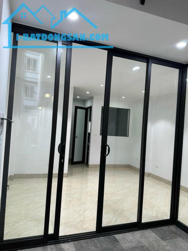 Siêu phẩm Nguyễn Văn Cừ 30m2 x 6T nhà mới thang máy, 15m mặt phố khu quân đội. 6,5tỷ - 5