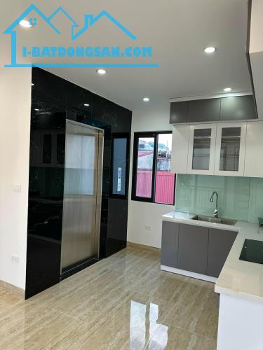 Siêu phẩm Nguyễn Văn Cừ 30m2 x 6T nhà mới thang máy, 15m mặt phố khu quân đội. 6,5tỷ - 4