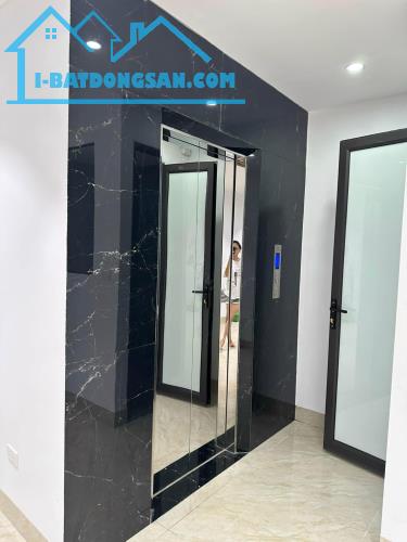 Siêu phẩm Nguyễn Văn Cừ 30m2 x 6T nhà mới thang máy, 15m mặt phố khu quân đội. 6,5tỷ - 3