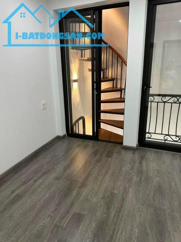 Siêu phẩm Nguyễn Văn Cừ 30m2 x 6T nhà mới thang máy, 15m mặt phố khu quân đội. 6,5tỷ - 2