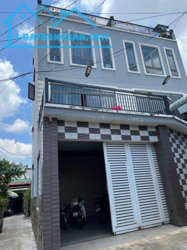 Nhà 3 mặt tiền  2 lầu 1 trệt giá ngộp 4.1tỷ/129 m2, sân ô tô - 5