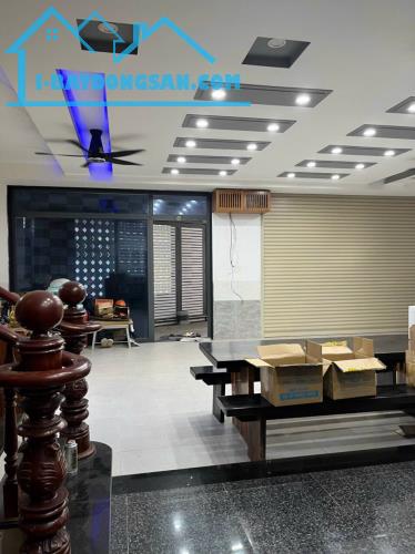 Nhà 3 mặt tiền  2 lầu 1 trệt giá ngộp 4.1tỷ/129 m2, sân ô tô - 2