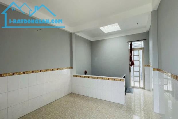 Bán Nhà ở gần Quốc Lộ 1A, Tân Tạo A, Bình Tân, 3 Tầng, 4m x 16m, 64 m² - Giá 5.6 tỷ TL