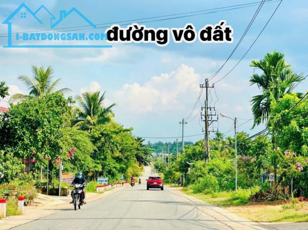 Bán 200m2 đất thổ cư- ngang 10m, dài 20m. Đường bê tông, gần  ngã tư Dầu Giây. Giá 600 tri - 2