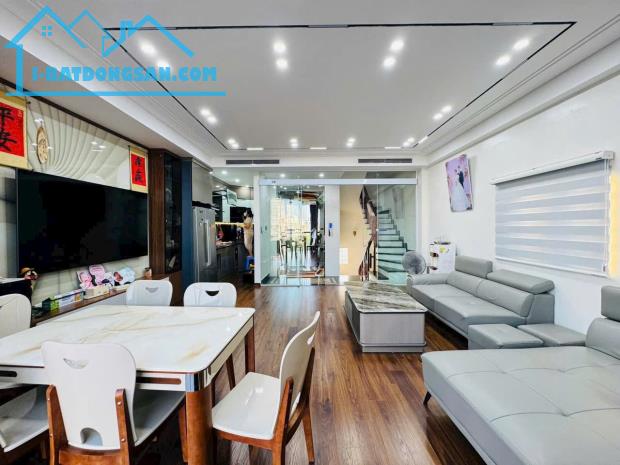 Bán nhà ngã 4 phố Hồng Tiến, Vị trí siêu sầm uất, kinh doanh ngày đêm, 8 Tầng, Thang Máy. - 2