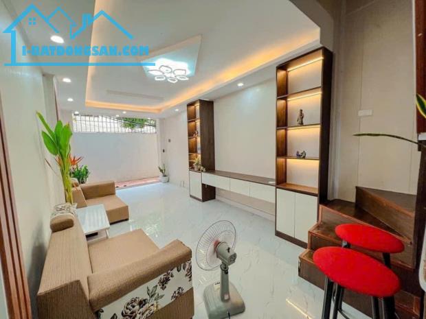 Yên Xá Thanh Trì nhà đẹp 32m2 chỉ 4 tỷ cực gần ô tô.