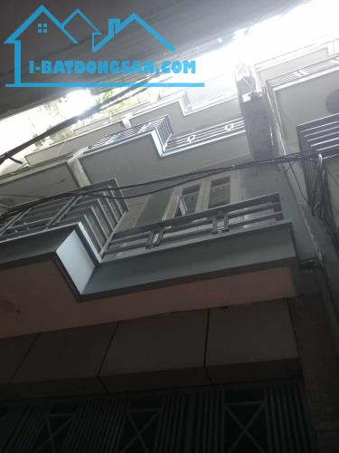 Bán nhà ngõ 79 Cầu Giấy, 35m2 x 5T nhà đẹp gần phố, giá 6.15 tỷ.