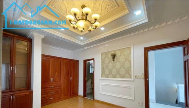 Cho thuê BIỆT THỰ 276 Trường Sa, P3, Quận Bình Thạnh. Hầm, 3,5 tầng(10x16) 600m2 chỉ 80tr - 5