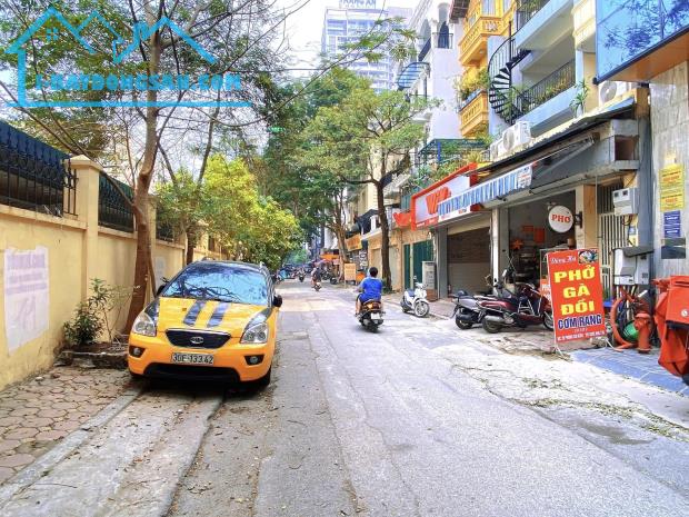 Toà văn phòng bề thế mặt phố Cầu Giấy, mặt tiền khủng, oto tránh dừng đỗ, kinh doanh đỉnh