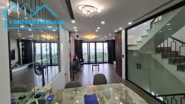 Đấu Giá Việt Hưng, DT80m², Phân lô, Vỉa hè, Ô tô tránh, 6 Tầng Thang Máy, View Vinhomes