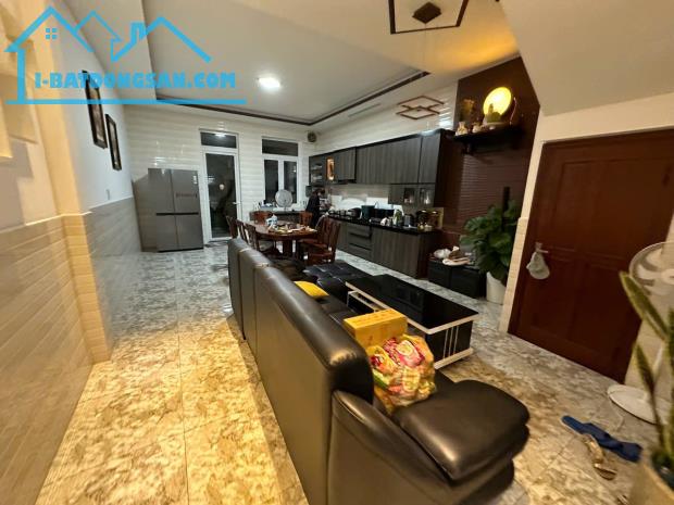 Bán gấp Nhà Vừa Kinh Doanh Cà phê vừa Homestay 2 Mặt tiền đường lớn P6, Đà Lạt - 2