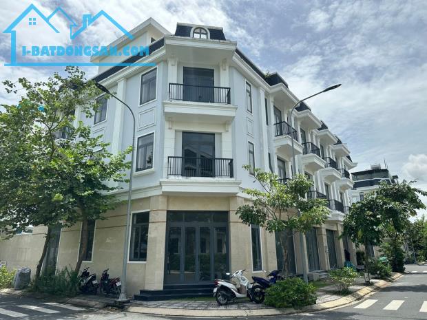 🏠 Bán gấp nhà phố góc 1 trệt 1 lầu 1 tum, đối diện hồ bơi - 75m², giá chỉ 3,6 tỷ (tl)