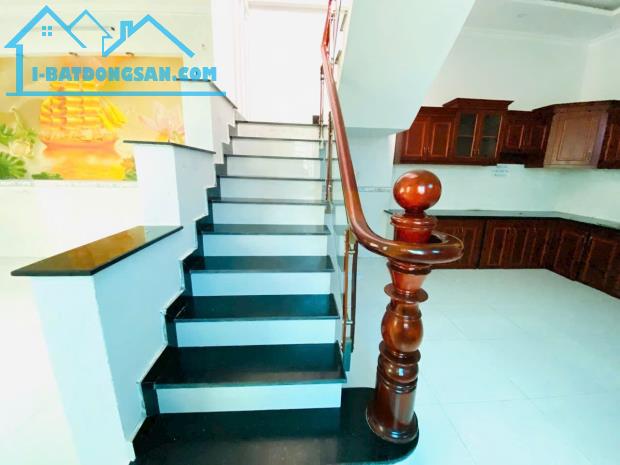 Nhà sổ riêng, thổ cư 2.75 tỷ/1 lầu 1 trệt /80m2, đừơng ô tô - 2