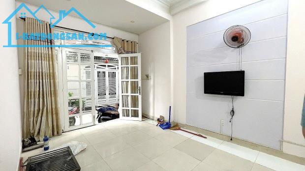 HẺM XE HƠI THÔNG - CÁCH MẶT TIỀN 2 CĂN - 30M2 - 4 TẦNG - CHỈ NHỈNH 4 TỶ - 4