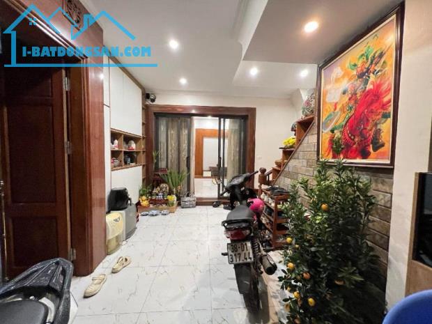 Bán nhà đẹp ở ngay Bạch Mai 53m, 3 tầng, sau nhà mặt phố, full nội thất xịn, 7PN cho thuê - 4
