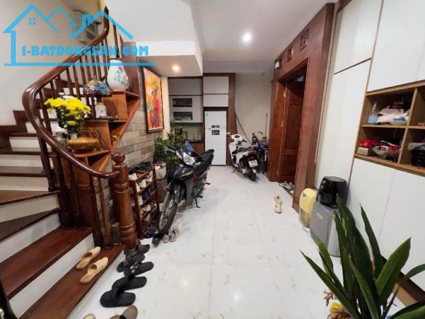 Bán nhà đẹp ở ngay Bạch Mai 53m, 3 tầng, sau nhà mặt phố, full nội thất xịn, 7PN cho thuê - 1