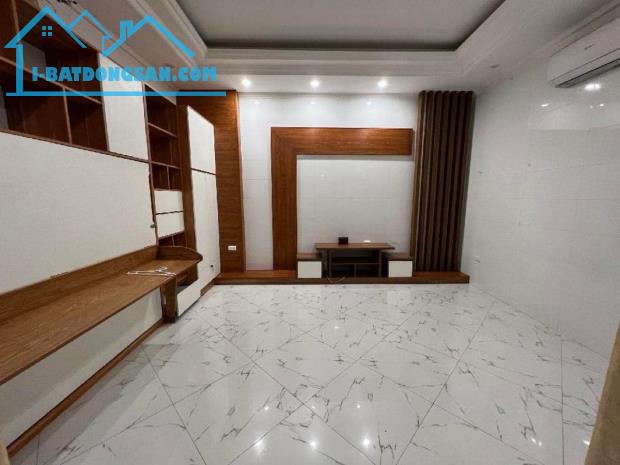 Bán nhà đẹp ở ngay Bạch Mai 53m, 3 tầng, sau nhà mặt phố, full nội thất xịn, 7PN cho thuê