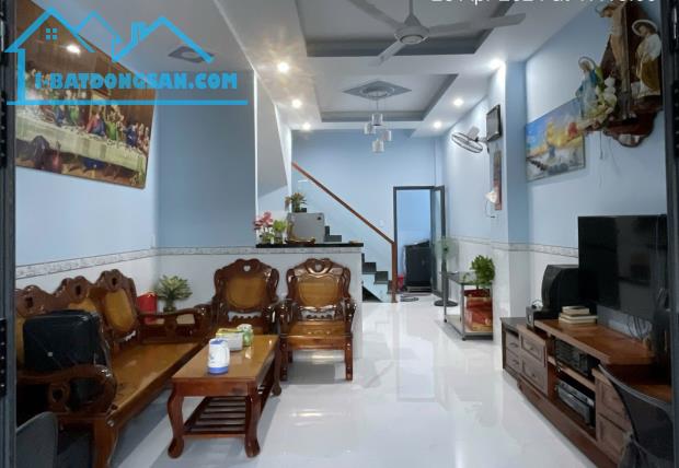 Bán nhà mới 3 tầng, ôtô ngủ trong nhà 63m2, cạnh VinHomes Quận 9. Giá hơn 5 tỷ - 1