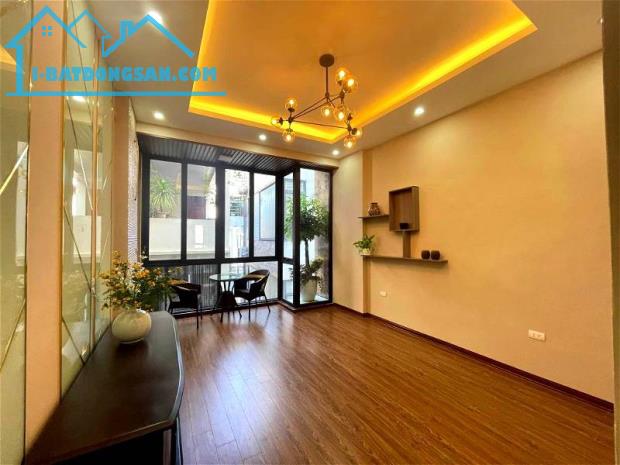 Nhà đẹp hiếm có Phố Ngọc Lâm, 50m2, MT 4M,full nội thất,gara ô tô,.KD,Hơn 13 tỷ