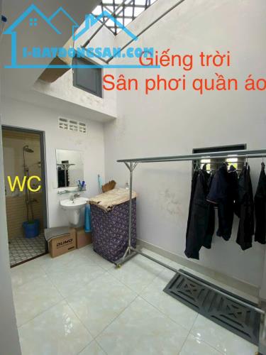 Nhà sổ riêng thổ cư sân ô tô giá ngộp 2.35 tỷ/61 m2/ 1 lầu  1 trệt - 2