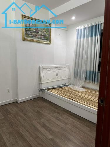 Cần bán chung cư Sài Gòn Town 65m 2PN 2WC giá 1,8 tỷ thương lượng