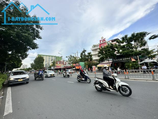 Bán nhà góc 2 MTKD Bờ Bao Tân Thắng - P. Sơn Kỳ (ngay Aeon) DT: 8x25m - Cấp 4 - Giá 31 tỷ - 2