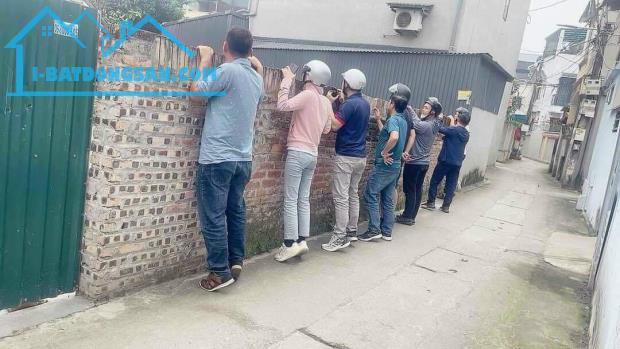 Hiêm nhất Phúc Lợi, mảnh đất vàng duy nhất, ôtô đỗ cổng,33m2, MT 4.5M, Nhỉnh 2.8 tỷ