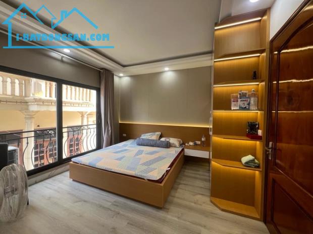 nhà đẹp Bồ Đề, nở hậu, 50m x 5 tầng, gara ôtô, cạnh vườn hoa, hồ điều hoà, tặng nội thất